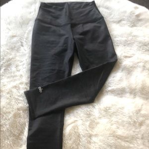 ALO Yoga black capri legging XS